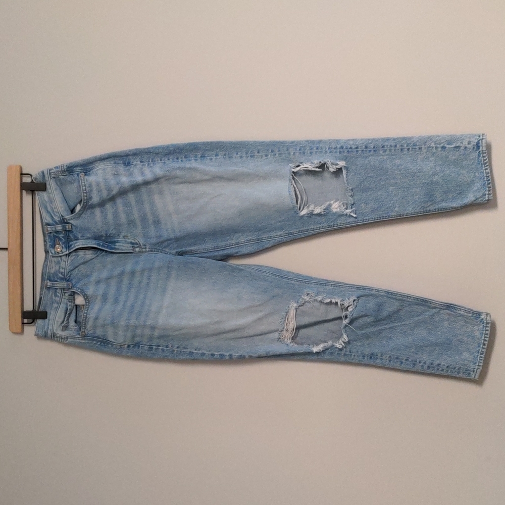 American Eagle Distressed Mom Jean Size 6